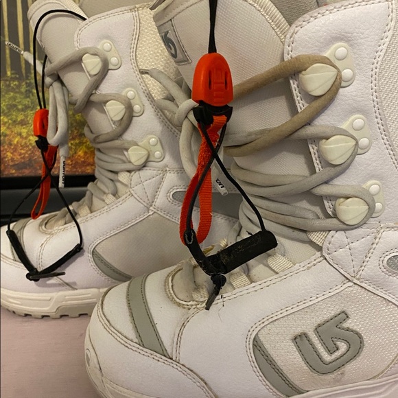 Burton White Snowboard Boots with Gray Highlights, good condition. - Picture 6 of 9